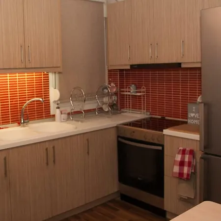 Stylish Zoi's Next To Helexpo, White Tower Apartment *
