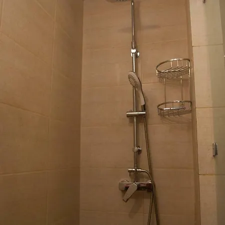 Stylish Zoi's Next To Helexpo, White Tower * Salonicco